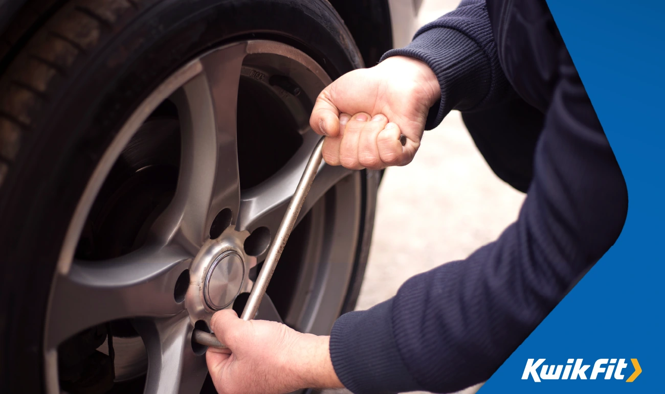 Manually changing a tyre